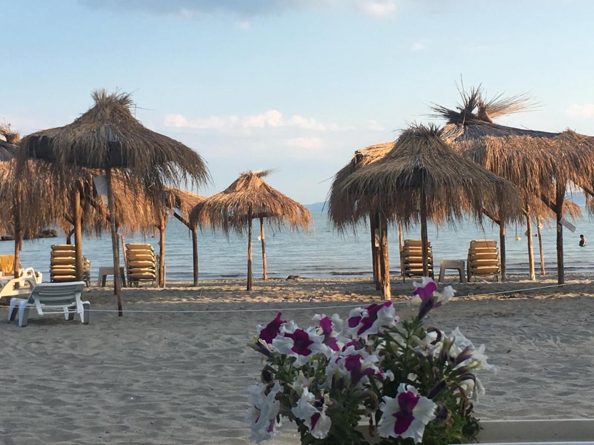 Flora Beach Private Aparthotel เปาโมเรีย ภายนอก รูปภาพ